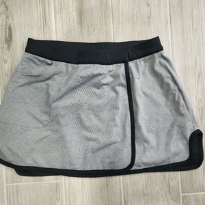 Tail reversible skirt with pockets